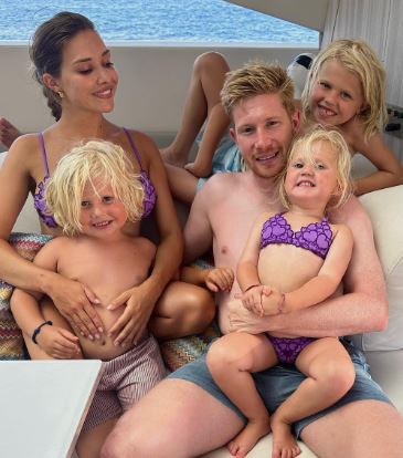 Stephanie De Bruyne brother Kevin De Bruyne with his wife Michele Lacroix and children